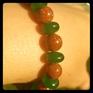 Emerald and golden sandstone stretch bracelet